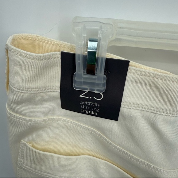 Chicos Womans So Slimming Ankle Pants Size 2.5 (US 14) Off White Slim Leg NWT - Picture 8 of 12